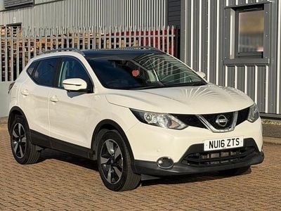 White Used 2016 Nissan Qashqai N-Connecta SUV | £8,950 (Fair price)