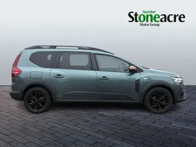 Second-hand Dacia Jogger Extreme 141 CP (103 kW) 2024 Verde Monovolum