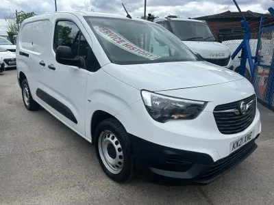 Usado Vauxhall Combo 100 HP (73 kW) 2021 Branco Monovolume