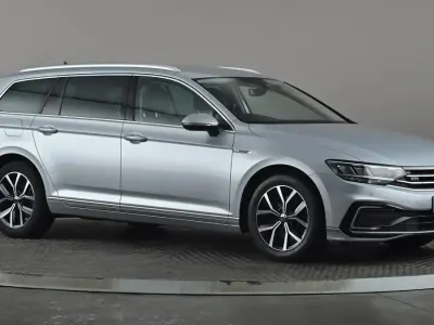 Używany VW Passat GTE 218 KM (160 kW) 2023 Srebrny Kombi
