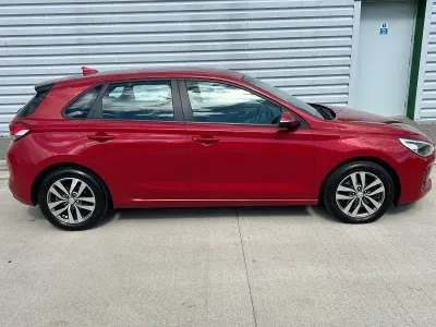 Used Hyundai i30 SE 140 HP (102 kW) 2017 Red Hatchback