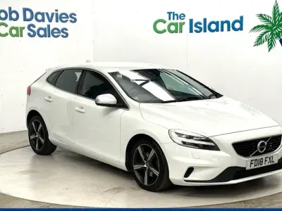 Używany Volvo V40 R-Design 152 KM (111 kW) 2018 Biały Hatchback