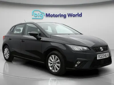 Usado Seat Ibiza SE 80 CV (58 kW) 2023 Negro Utilitario