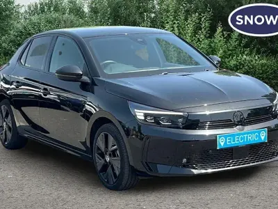 Usado Vauxhall Corsa-e Ultimate 114 kW (156 HP) 2024 Preto Citadino
