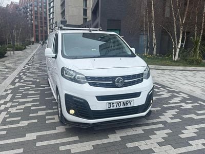 Second-hand Vauxhall Vivaro Sportive 100 CP (73 kW) 2020 Alb Monovolum