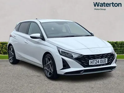 Used Hyundai i20 Premium 100 HP (73 kW) 2024 White Hatchback