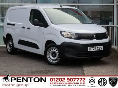 Używany Vauxhall Combo S 101 KM (74 kW) 2024 Biały Minivan