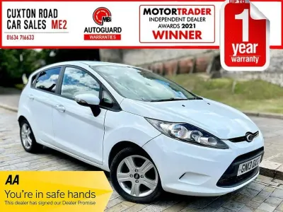 Used Ford Fiesta 70 HP (51 kW) 2013 White Hatchback