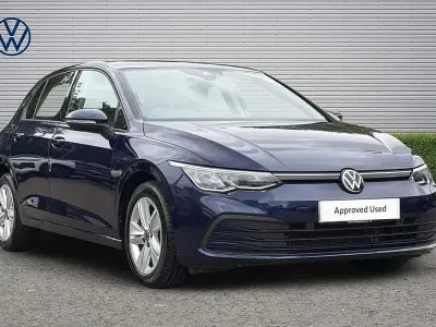 Used VW Golf VIII Life 110 HP (80 kW) 2024 Blue Hatchback