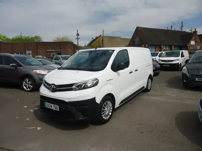 Used Toyota Proace 100 kW (136 HP) 2024 White MPV