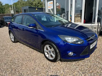Used Ford Focus Zetec 125 HP (91 kW) 2014 Blue Hatchback