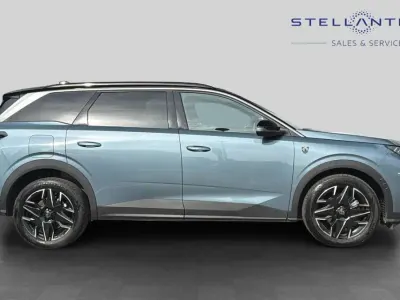 Używany Peugeot 5008 GT 134 KM (98 kW) 2025 Niebieski SUV