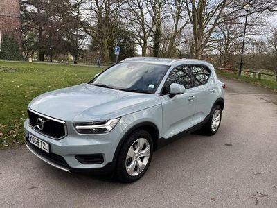 Used Volvo XC40 Momentum 150 HP (110 kW) 2019 Blue SUV