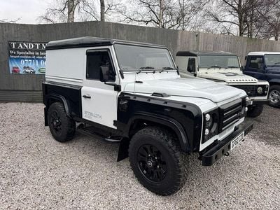 Used Land Rover Defender 122 HP (89 kW) 2012 White Hatchback