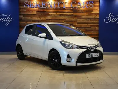 Used Toyota Yaris 99 HP (72 kW) 2016 White Hatchback