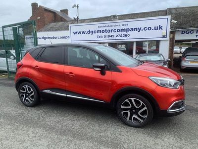 Used Renault Captur Signature 90 HP (66 kW) 2015 Red/black SUV