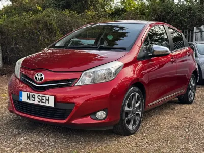 Used Toyota Yaris Trend 99 HP (72 kW) 2013 Red Hatchback
