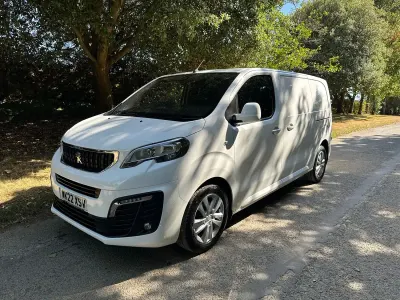 Used Peugeot Expert Premium 145 HP (106 kW) 2022 White Van