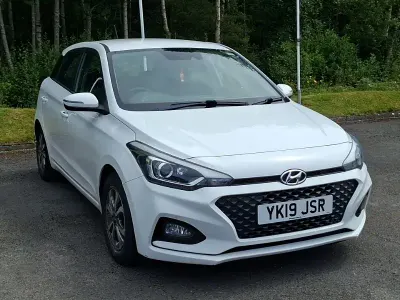 Used Hyundai i20 SE 84 HP (61 kW) 2019 White Hatchback