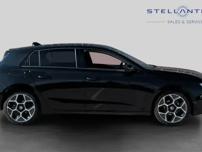 Used Vauxhall Astra Ultimate 128 HP (94 kW) 2025 Black Hatchback