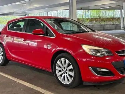 Second-hand Vauxhall Astra 115 CP (84 kW) 2014 Roșu Hatchback