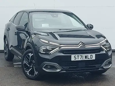 Używany Citroën C4 Shine 131 KM (96 kW) 2022 Czarny Hatchback