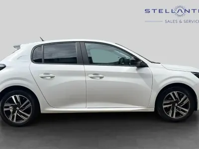 Used Peugeot 208 Active+ 99 HP (72 kW) 2023 White Hatchback