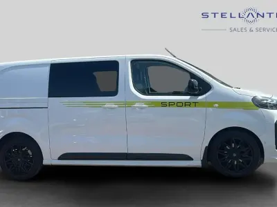 Używany Peugeot e-Expert Sport 98 kW (134 KM) 2025 Biały Van
