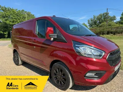 Used Ford Transit Custom Limited 130 HP (95 kW) 2020 Red Van