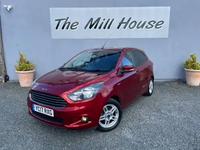 Begagnad Ford Ka Plus Zetec 85 HK (62 kW) 2017 Röd Halvkombi