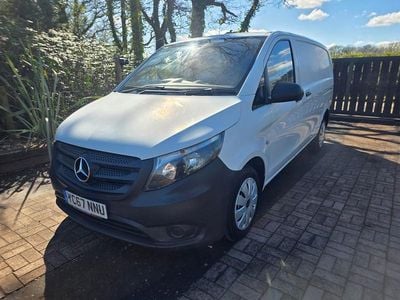 Usado Mercedes Vito 114 HP (83 kW) 2017 Branco Van