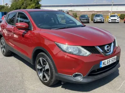 Used Nissan Qashqai N-TEC 110 HP (80 kW) 2015 Red SUV