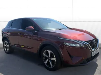 Used Nissan Qashqai N-Connecta 140 HP (102 kW) 2023 Red SUV