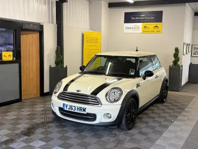Używany Mini Cooper Hatch 122 KM (89 kW) 2013 Biały Hatchback