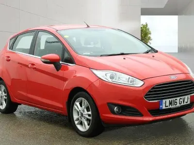 Używany Ford Fiesta Zetec 2016 Czerwony Hatchback