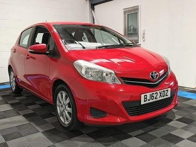 Used Toyota Yaris 99 HP (72 kW) 2012 Red Hatchback