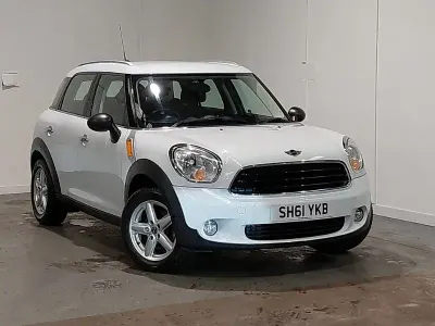 Used Mini ONE 98 HP (72 kW) 2011 White Hatchback