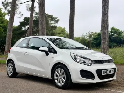 Used Kia Rio 84 HP (61 kW) 2013 White Hatchback
