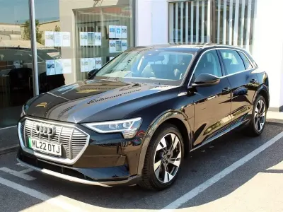 Begagnad Audi e-tron Sport 230 kW (313 HK) 2022 Svart SUV