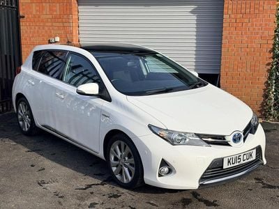 Used Toyota Auris Hybrid 2015 White Hatchback