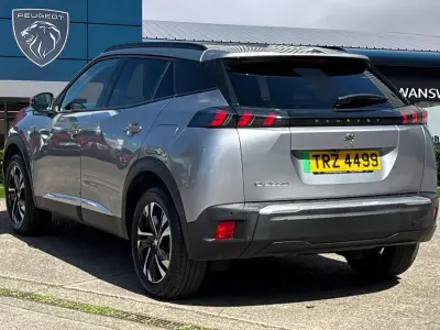 Używany Peugeot e-2008 Allure Premium 98 kW (134 KM) 2022 Szary SUV