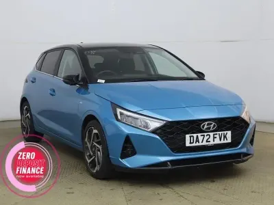 Käytetty Hyundai i20 Ultimate 2022 Musta Viistoperä