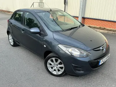 Begagnad Mazda 2 102 HK (75 kW) 2011 Grå Halvkombi