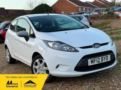 Used Ford Fiesta 82 HP (60 kW) 2012 White Hatchback