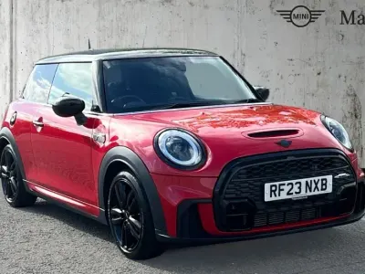 Usado Mini Cooper Premium 136 CV (100 kW) 2023 Rojo Utilitario