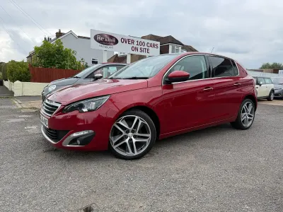 Begagnad Peugeot 308 115 HK (84 kW) 2014 Röd Halvkombi