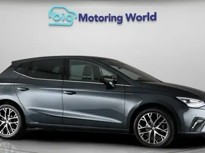 Begagnad Seat Ibiza XCELLENCE Lux 110 HK (80 kW) 2023 Grå Halvkombi