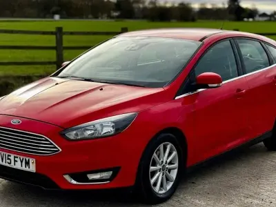Used Ford Focus Titanium 125 HP (91 kW) 2015 Red Hatchback