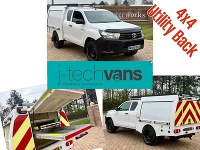 Used Toyota HiLux Active 150 HP (110 kW) 2018 White Pickup