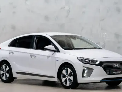 Used Hyundai Ioniq Premium SE 141 HP (103 kW) 2018 White Hatchback